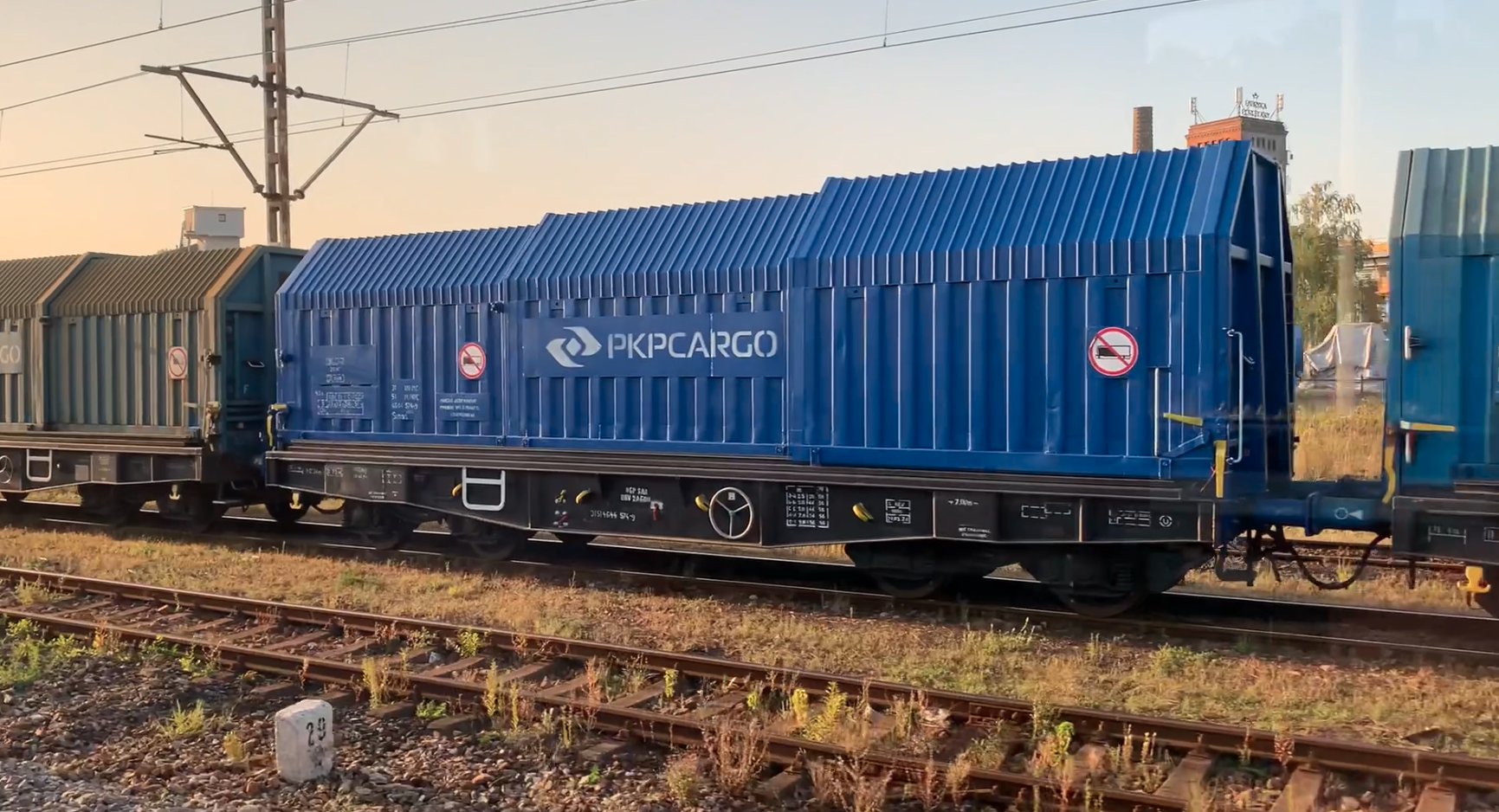 Special-purpose 4-axle platform wagon type 425S, Simms. 2025.